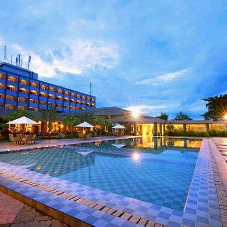 Pangeran Beach Hotel Padang  Exterior foto