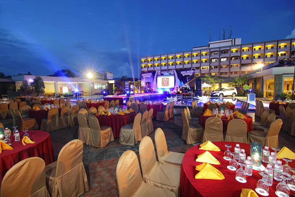 Pangeran Beach Hotel Padang  Exterior foto